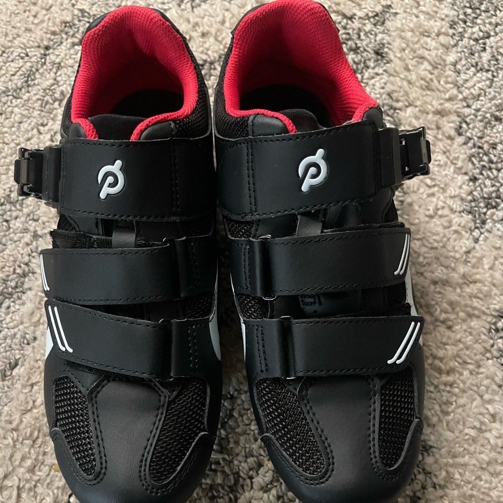 Peloton cycling shoe
Brand NEW